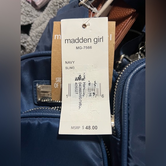 Madden Girl Navy sling purse - Picture 2 of 8